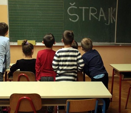 Sutra veliki prosvjed nastavnika na Trgu bana Josipa Jelačića u Zagrebu.