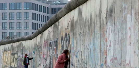 Trideseta godišnjica pada Berlinskog zida – danas na Zemlji 40 000 km zidova