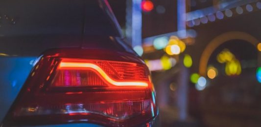 Od danas na autima moraju biti upaljena svjetla i tijekom dana