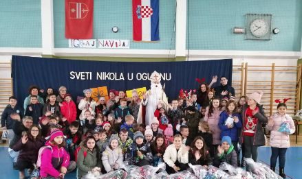 Učenici ogulinskih osnovnih škola dočekali sv. Nikolu