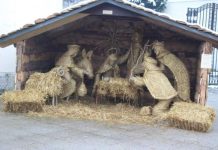 Blagoslov jaslica ispred crkve Svetoga Križa