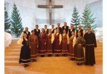 Vokalni anasambl KUD-a Klek na gostovanju u Mostaru, Međugorju i Čitluku