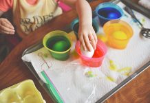 Donosimo vam popis namirnica pomoću kojih ćete postići najljepše boje i na prirodan način obojati jaja.