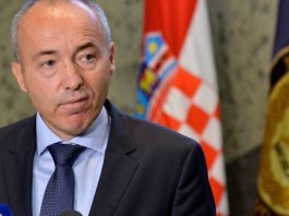 Damir Krstičević vratio je Hrvatskoj vojsci čast i ponos. Nije on političar na kakve smo navikli, on je u prvom redu čovjek i vojnik
