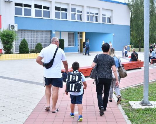 Rade: Odluku o nošenju maski u školama nećemo donositi naprečac