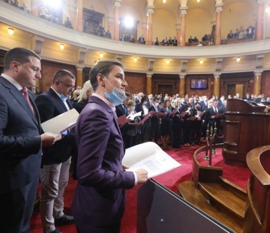 Srbija: prisegnula “reformska vlada za krizna vremena”
