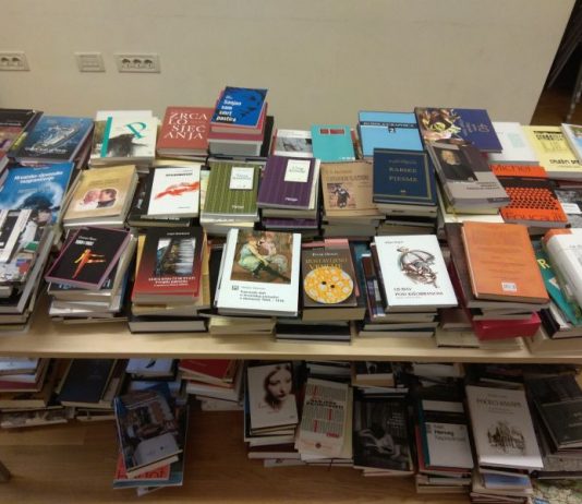 Sajam knjiga u ogulinskoj gradskoj knjižnici