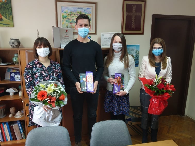 učenici na natjecanju matematike