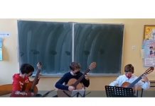 Učenici Osnovne glazbene škole pri OŠ Ivane Brlić-Mažuranić Ogulin kratkim koncertom nove učenike upoznali s instrumentima i animirali ih da se upišu u glazbenu školu.