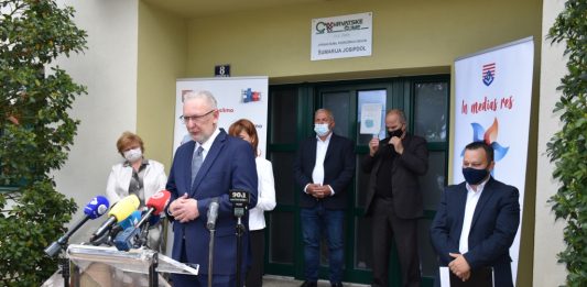 Potpredsjednik Vlade i ministar unutarnjih poslova Davor Božinović u Josipdolu predstavio projekt razminiranja šuma u Karlovačkoj županiji