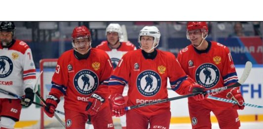 Putin igrao hokej na ledu na prvom svečanom događaju od početka pandemije