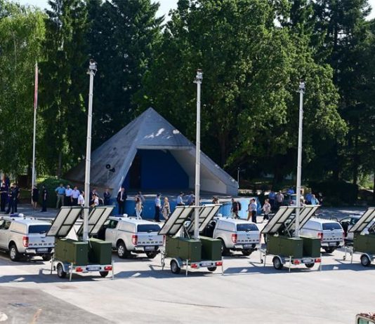 Predstavljene mobilne termovizijske kamere za nadzor državne granice