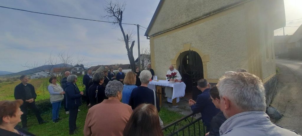 Kod kapelice u Salopek Selu