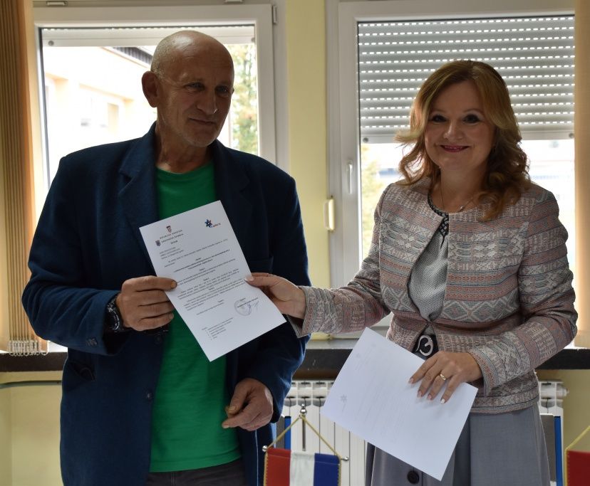 Prvoj osnovnoj školi Ogulin