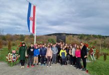 Učenici Prve osnovne škole i OŠ Ivane Brlić-Mažuranić odali počast žrtvama Saborskog