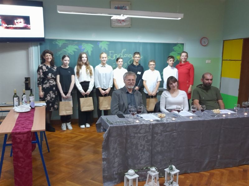 Prvoj osnovnoj školi Ogulin