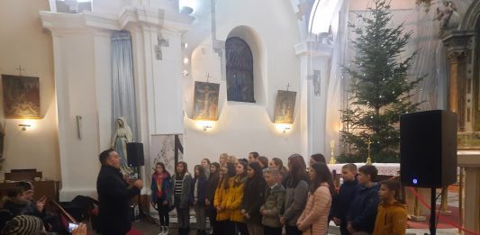 Božićni koncert glazbene škole pri OŠ I.B. Mažuranić