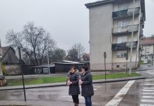 Članovi GO HDZ Ogulin paljenjem svijeća i polaganjem cvijeća obilježili su 23. godišnjicu smrti prvog hrvatskog predsjednika Franje Tuđmana