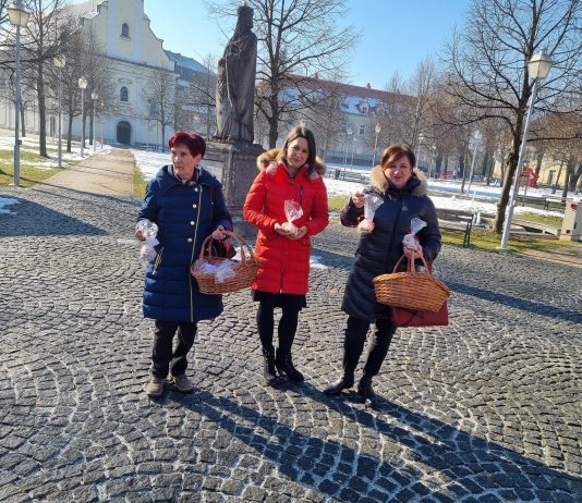 Članice ZŽ HDZ-a Ogulin šire ljubav. Zasladile Ogulince kolačićima za Valentinovo