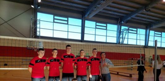 Ogulinske osnovne škole pokupile zlato i srebro županije u odbojci