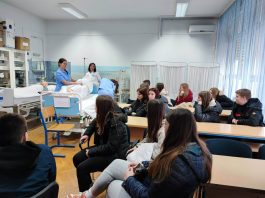 Učenici medicinskog programa Gimnazije Ogulin razgledali strukovne kabinete i upoznali se s opremom