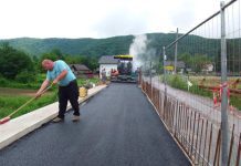 Asfaltiran je nizvodni prometni trak na Molinarijevom mostu u Ogulinu