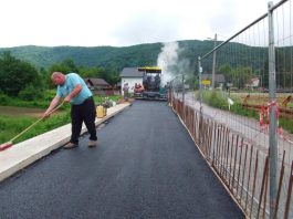 Asfaltiran je nizvodni prometni trak na Molinarijevom mostu u Ogulinu