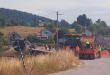 Asfaltira se nizvodni prometni trak na Molinarijevom mostu u Ogulinu