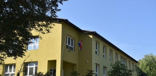 68 učenika Područne škole Oštarije na jesen kreće u školu s novom fasadom