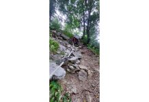 Vatrogasci JVP Ogulin nosili opremu na vrh Kleka