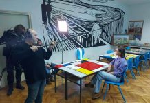 HTV snimio prilog o oslikanim klupama u učionici Likovne umjetnosti Gimnazije Ogulin