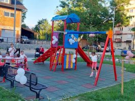 Otklonjena opasna stabla i otvoren novi dječji park u Strugi