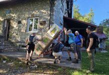 Ogulinski planinari prenijeli frižider od 100 kg do Planinarskog doma Klek