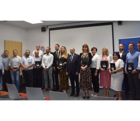 Uručeno 15 ugovora za revitalizaciju depriviranih područja Karlovačke županije