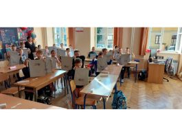 Početak školskog putovanja za 97 prvašića: Osmijesi, pokloni i sigurnost na prvom mjestu