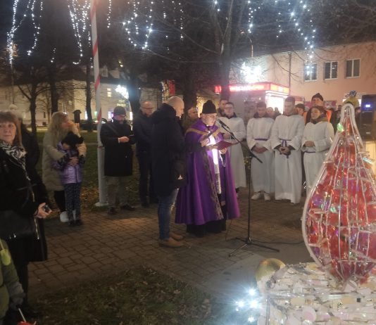 Upaljena druga adventska svijeća