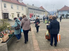 Ogulinske Katarine darovale božićne vjenčiće