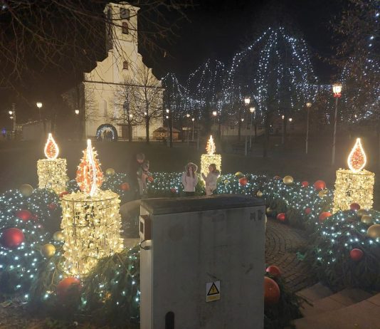Zapaljena 4. adventska svijeća