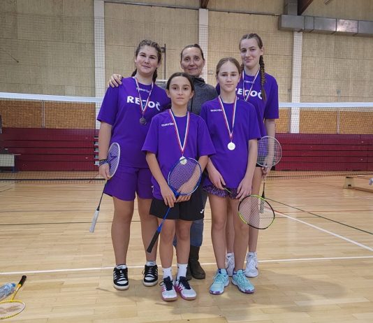 OŠ I.B. Mažuranić ima najbolje badmintonašice
