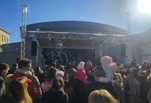 Zsa Zsa na dječjem dočeku Nove godine, podjela sarme i dječja tombola