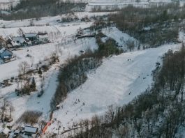Bajkovito skijanje na kraju grada