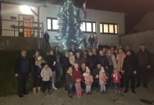 Žitelji Svetog Jakova okitili bor