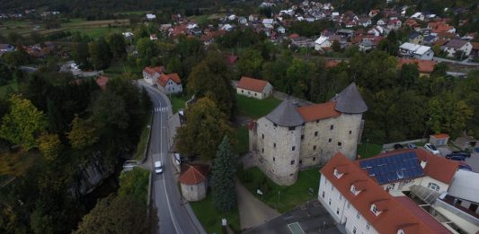 Policija istražuje obilježavanje pravoslavnog Božića u Ogulinu uz kokarde i slavljenje Republike Srpske?
