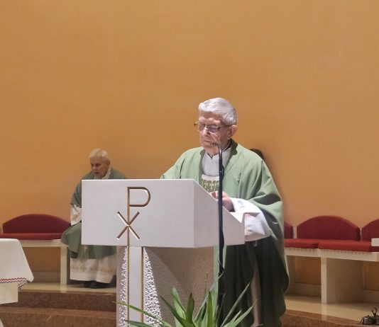 Fra Marijan Jelušić s bivšim župljanima
