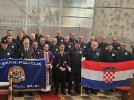 Blagoslovljena zastava Udruge veterani policije Josipdol-Tounj 1990-91.