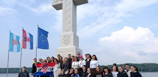Maturanti ogulinske gimnazije u Vukovaru
