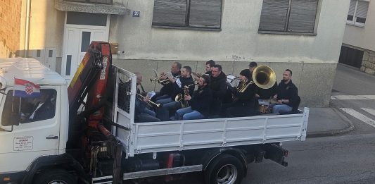 Prvosvibanjska budnica Puhačkog orkestra DVD-a Ogulin