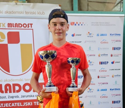 Ivano Božičević državni prvak u parovima i 3. pojedinačno do 14 godina u tenisu.