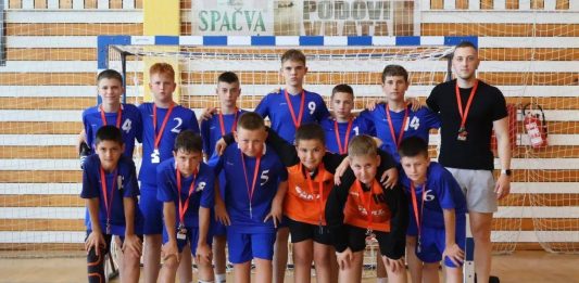 Mladi rukometaši Prve osnovne 2. na državnom prvenstvu u Vinkovcima