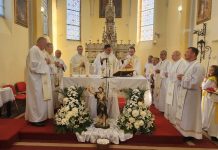 Biskup Medo na proslavi Rođenja Ivana Krstitelja u Tounju